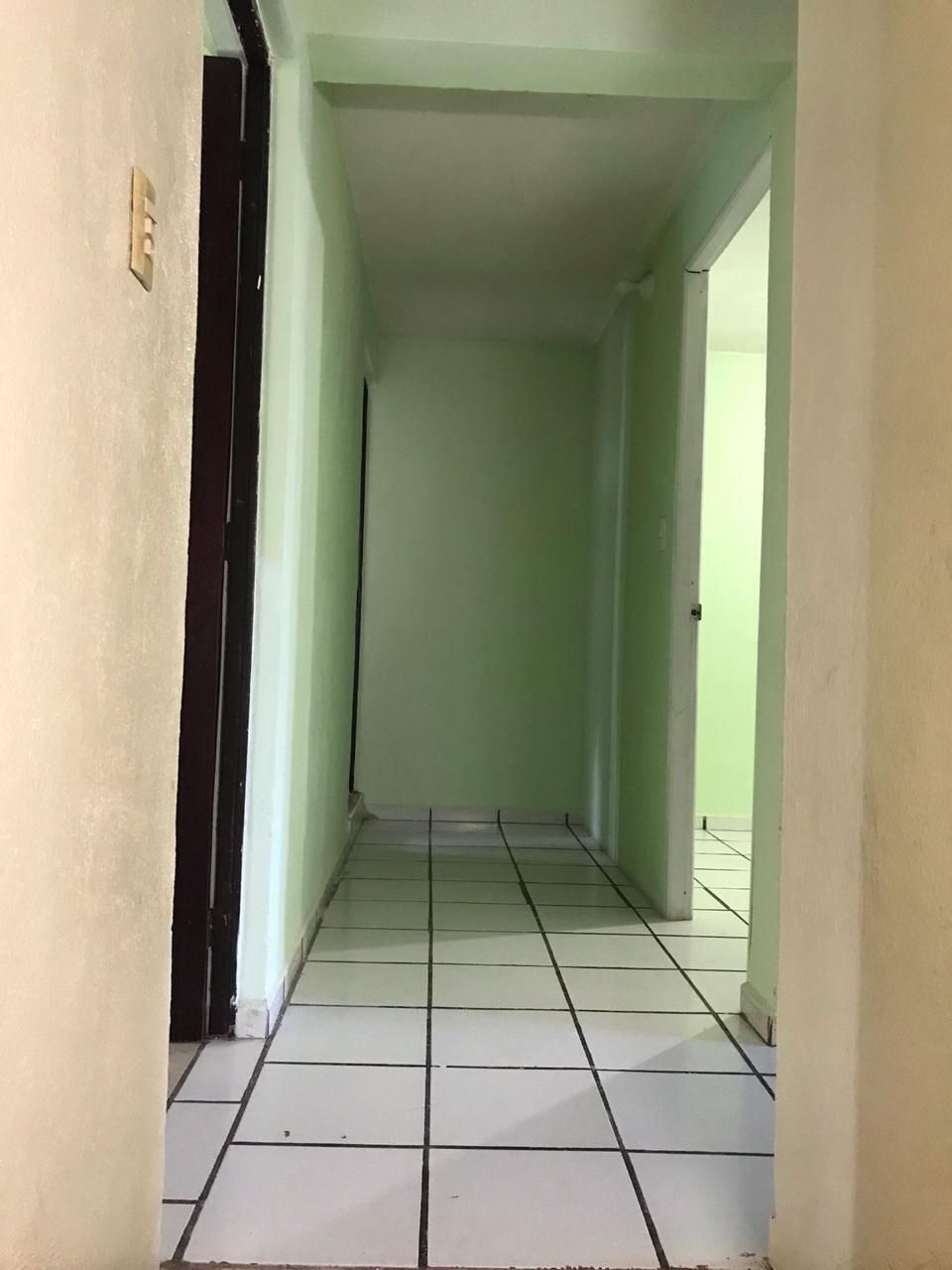 14 de 24: 2da planta - Pasillo entre recámaras secundarias c/baño