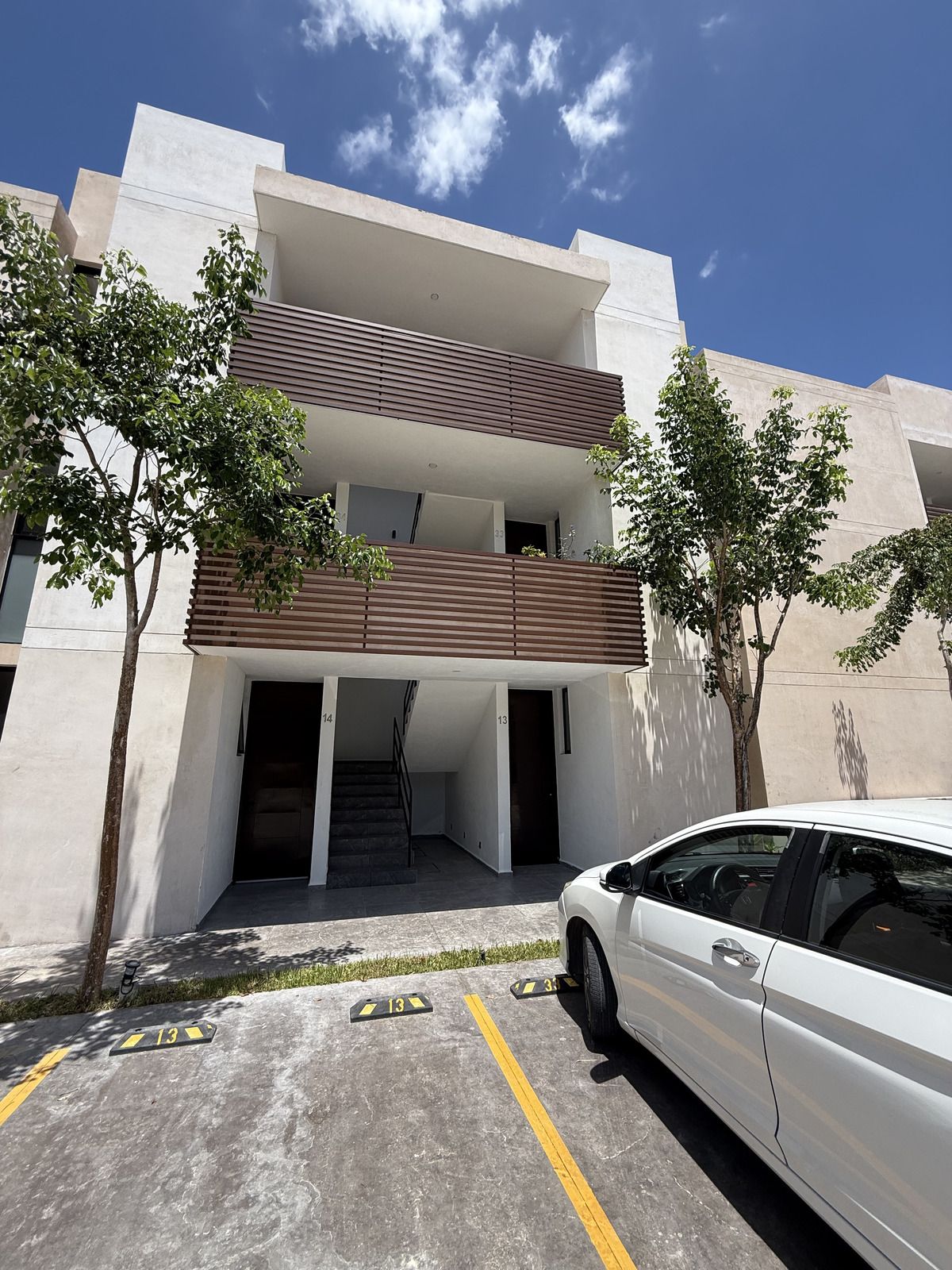 2 de 10: Fachada de depas