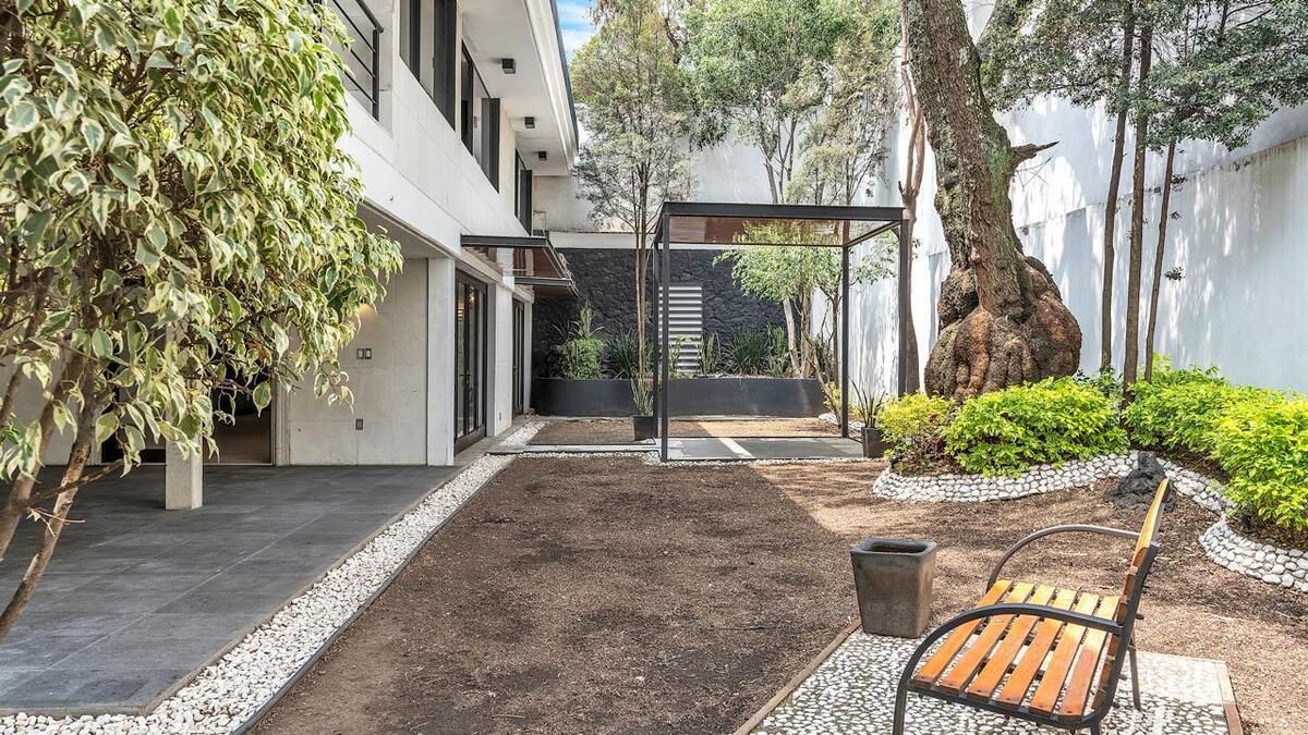 40 de 41: Pérgola en el jardín
