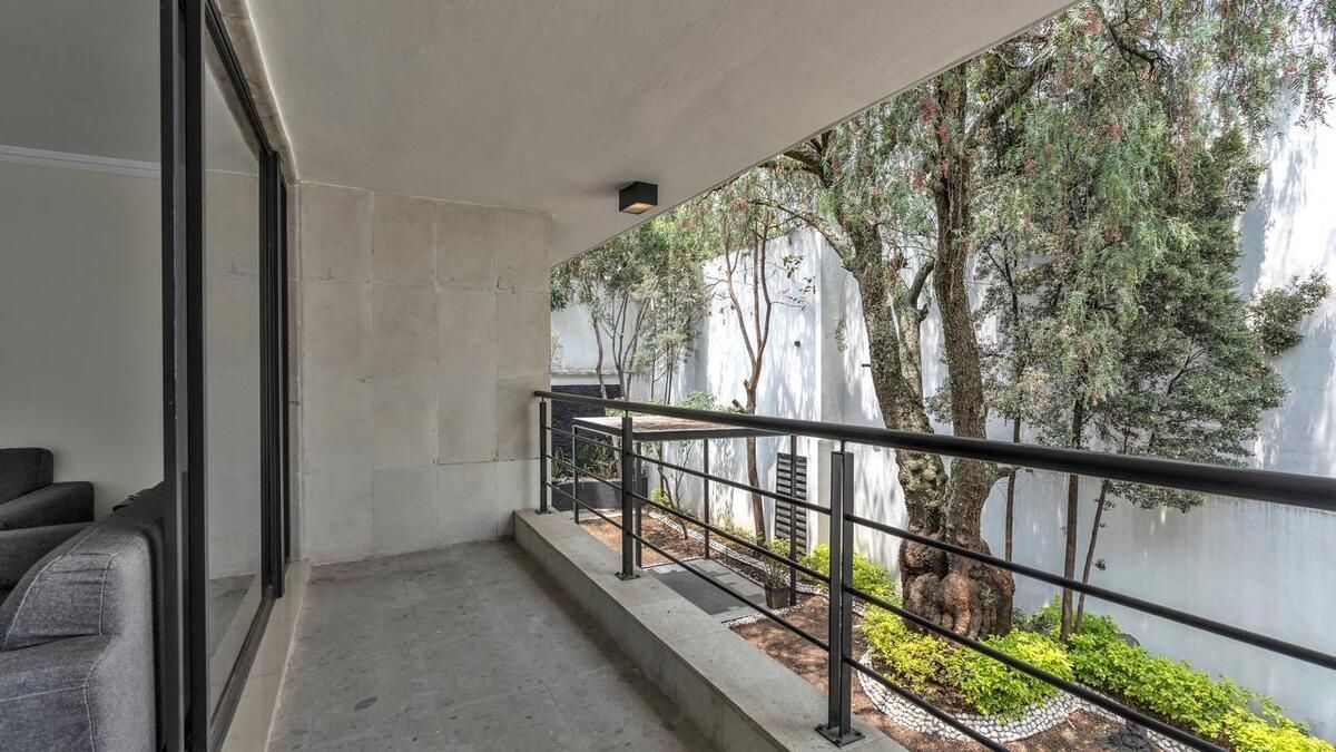 2 de 41: Balcón de la Estancia con vista al jardín