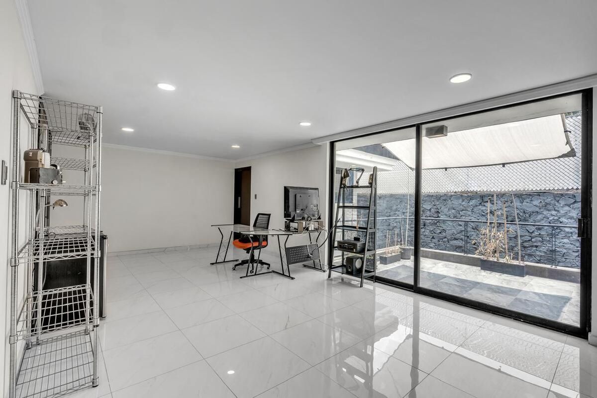 17 de 41: Sala de TV, family con salida a Terraza