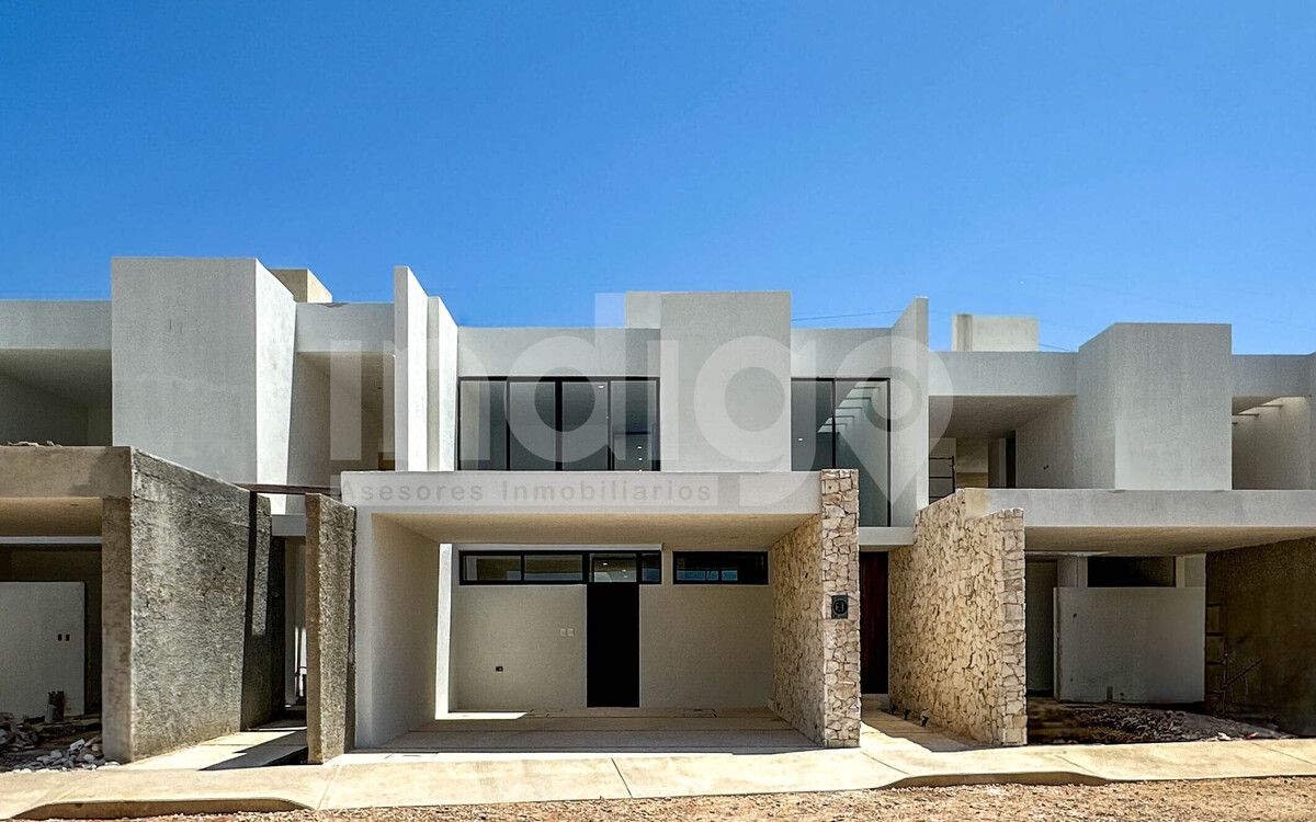 1 of 35: Fachada Frontal