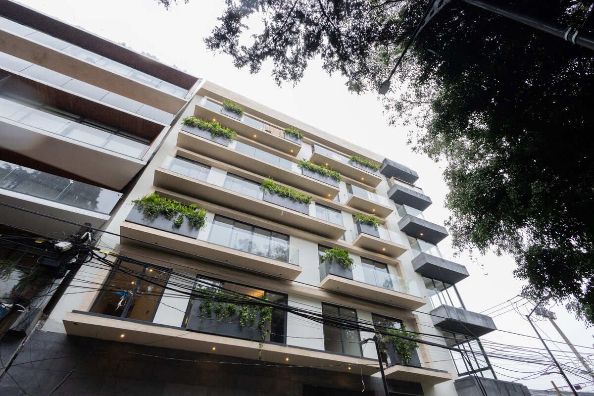14 of 14: Edificio
