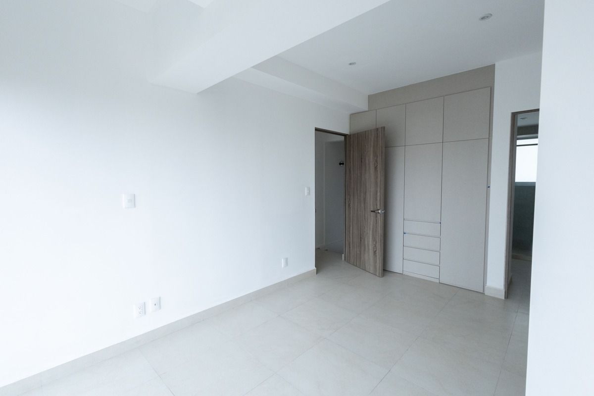 5 of 10: Cuarto 1