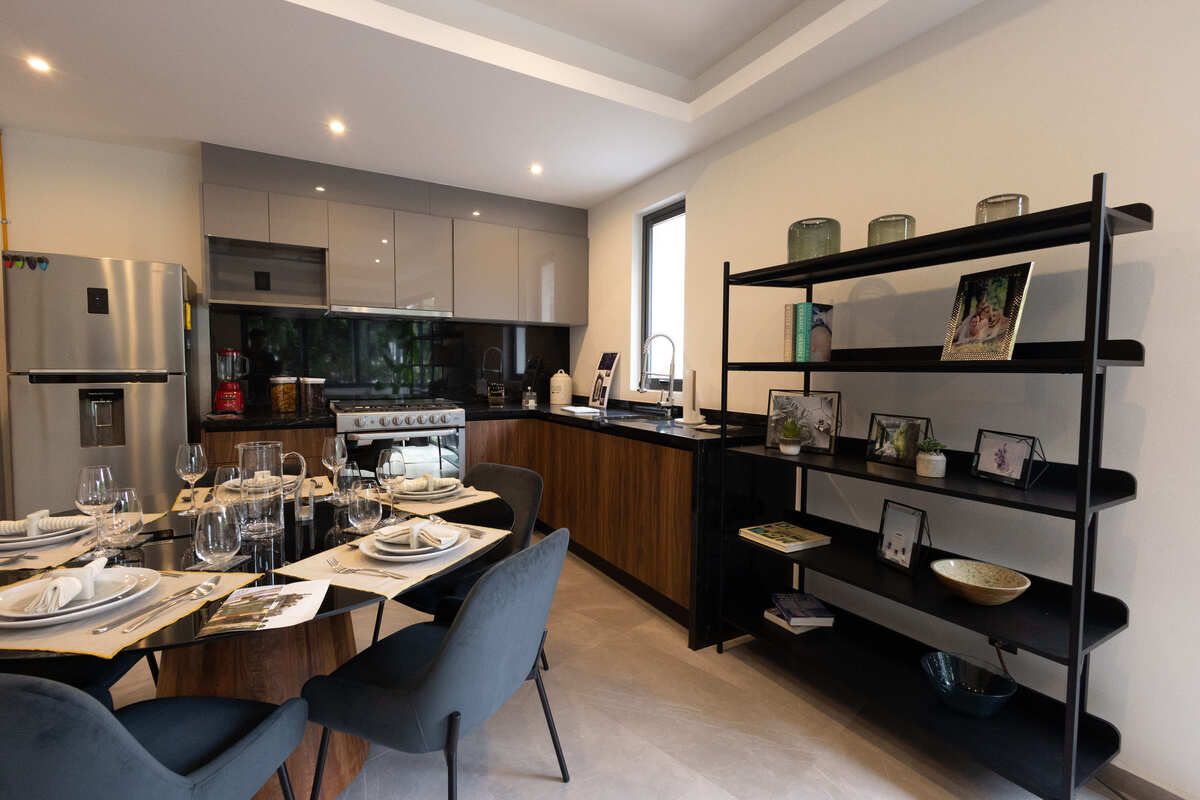 5 of 13: Cocina-comedor