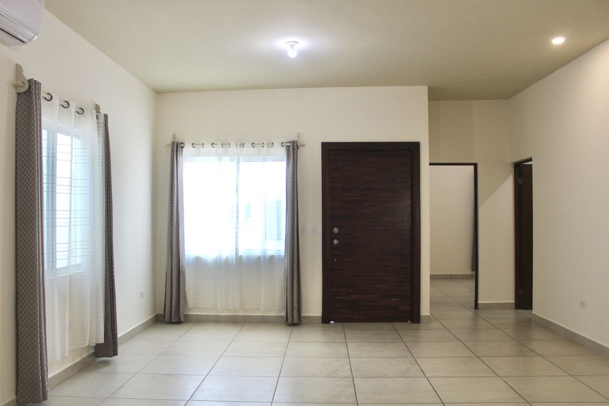 4 of 20: Sala/Comedor.