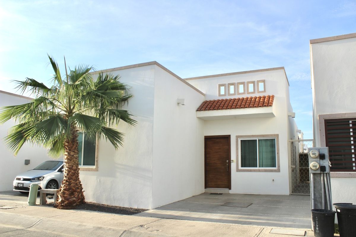 2 of 20: Fachada de la Propiedad.