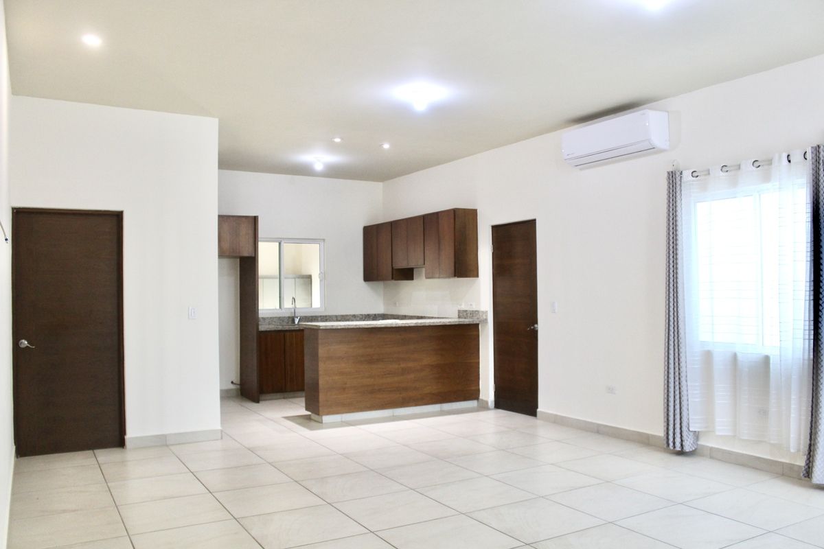 3 of 20: Sala/Comedor.