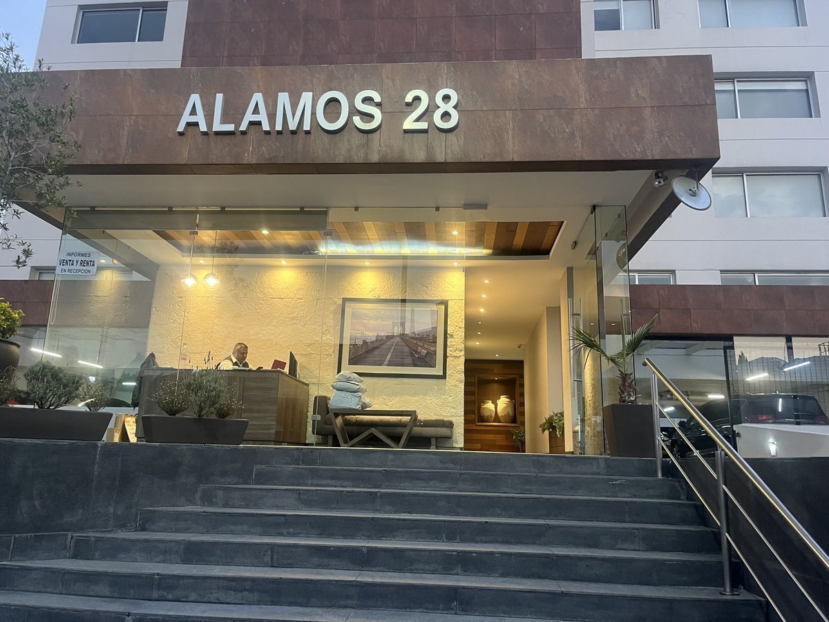 Departamento en Venta en Pda Álamos con 2 Recámaras, 2 Baños y 195 Metros Cuadrados