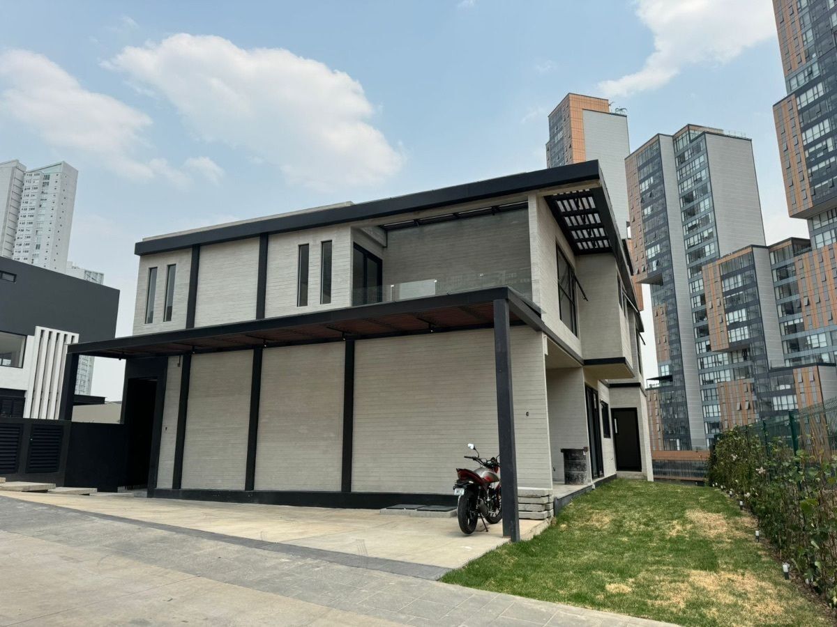 Casa en Venta en Blvrd Bosque Real con 4 Recámaras, 4 Baños y 457 Metros Cuadrados