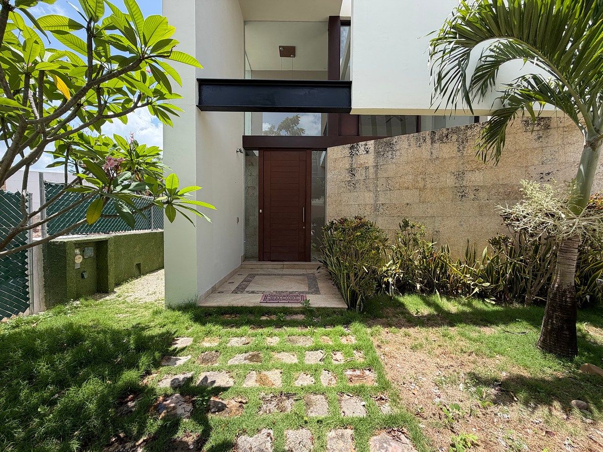 Casa en Yucatán Country Club, Mérida, foto 2 de 34