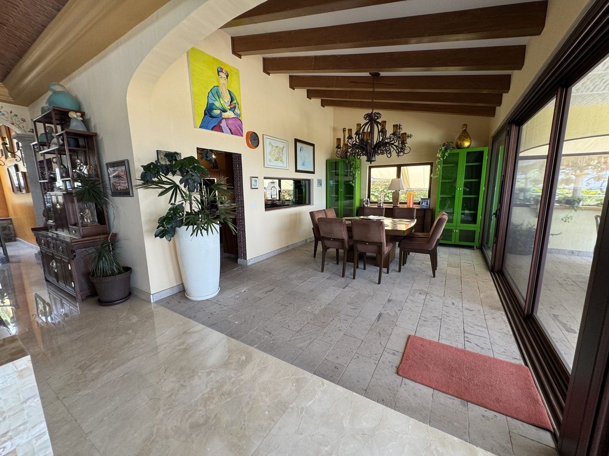 4 of 41: Casa en Venta en Club de Golf Chapala Comedor