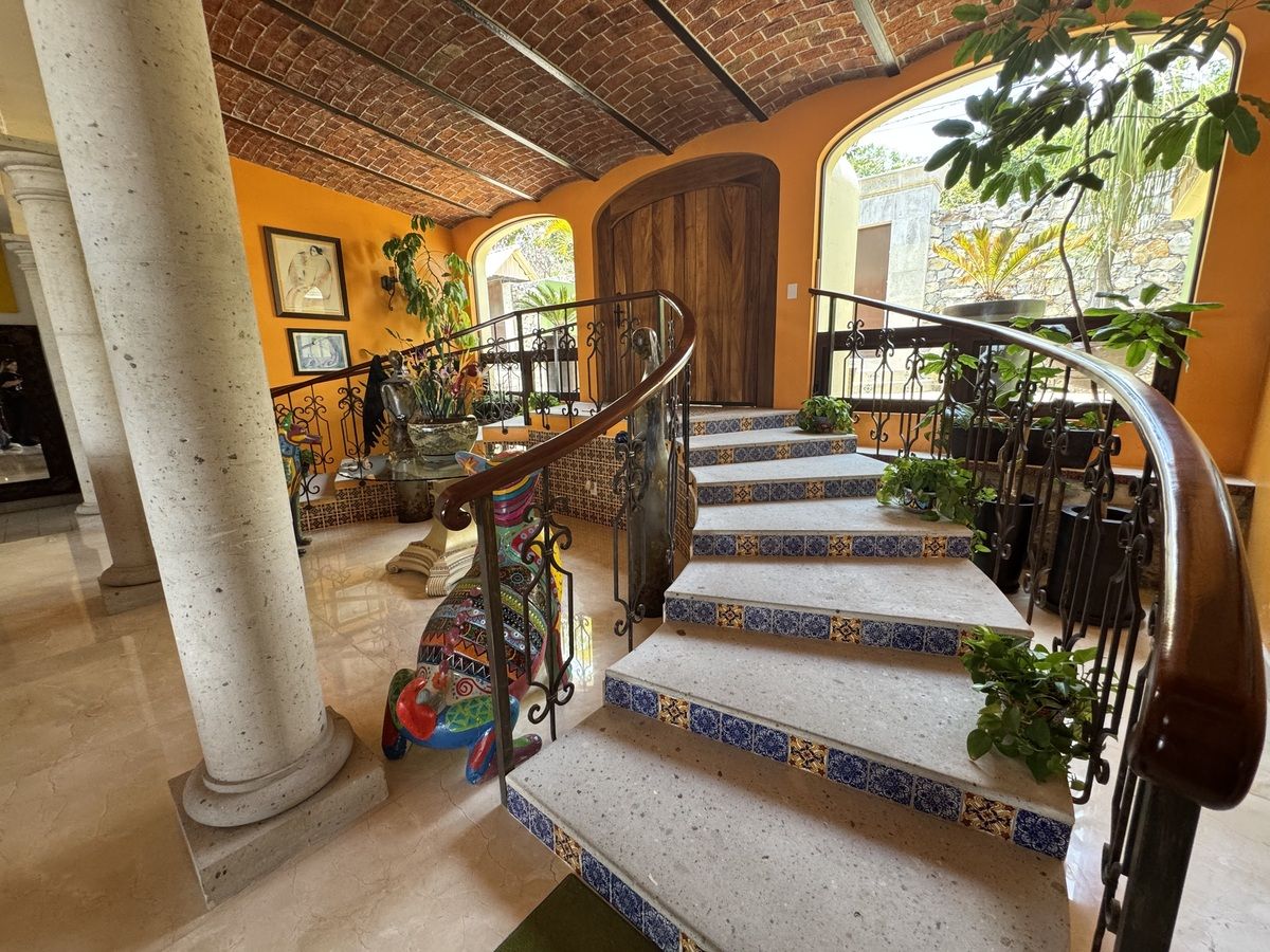 3 of 41: Casa en Venta en Club de Golf Chapala Entrada