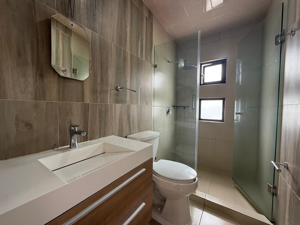 Baño recámaras secundarias, foto 37 de 45