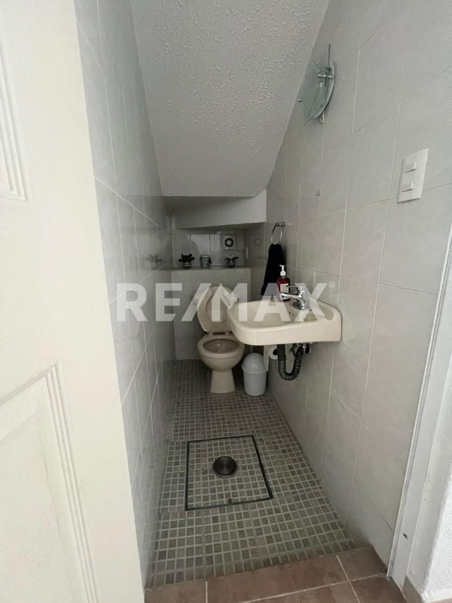 5 de 29: Medio Baño PB