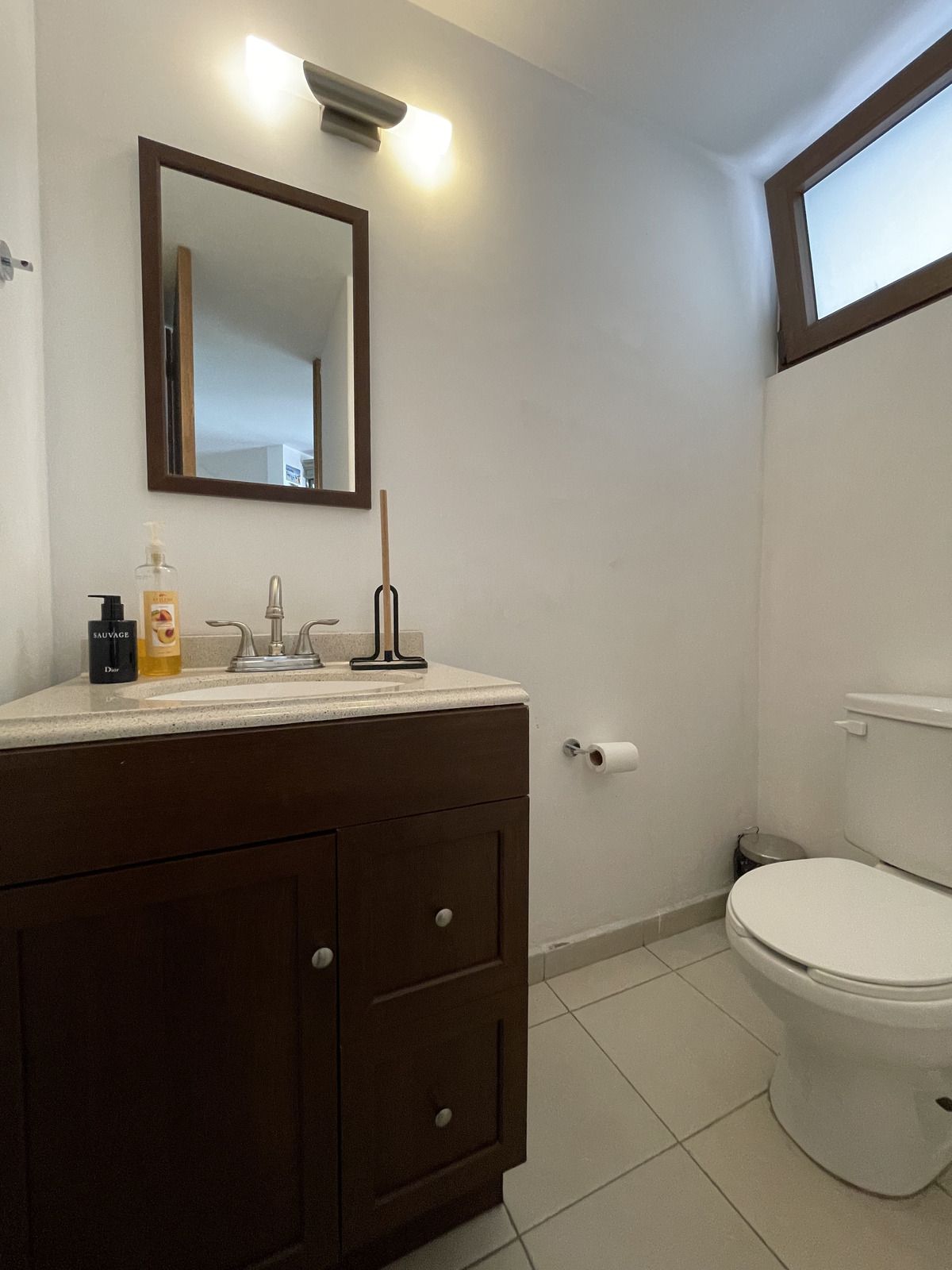 11 de 32: Baño visitas