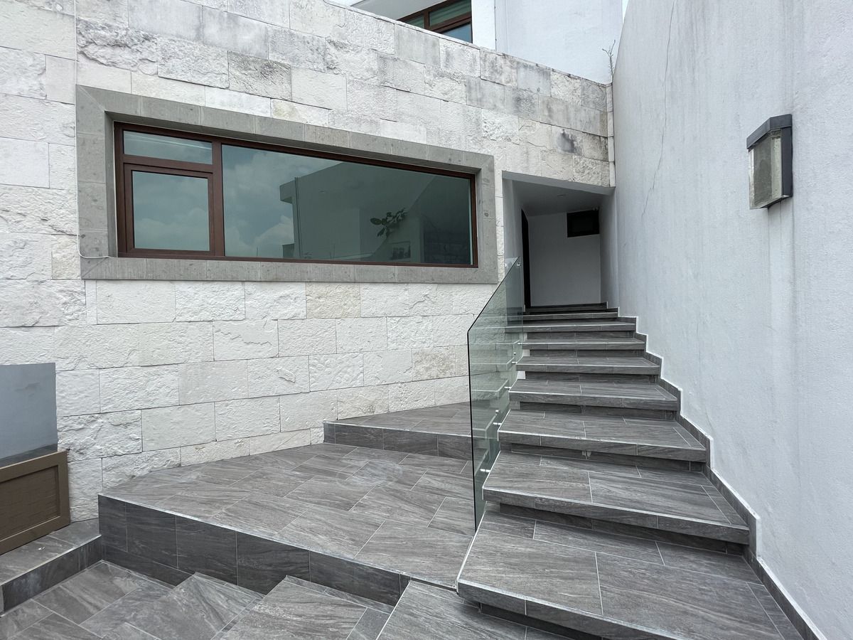 3 de 32: Entrada Casa