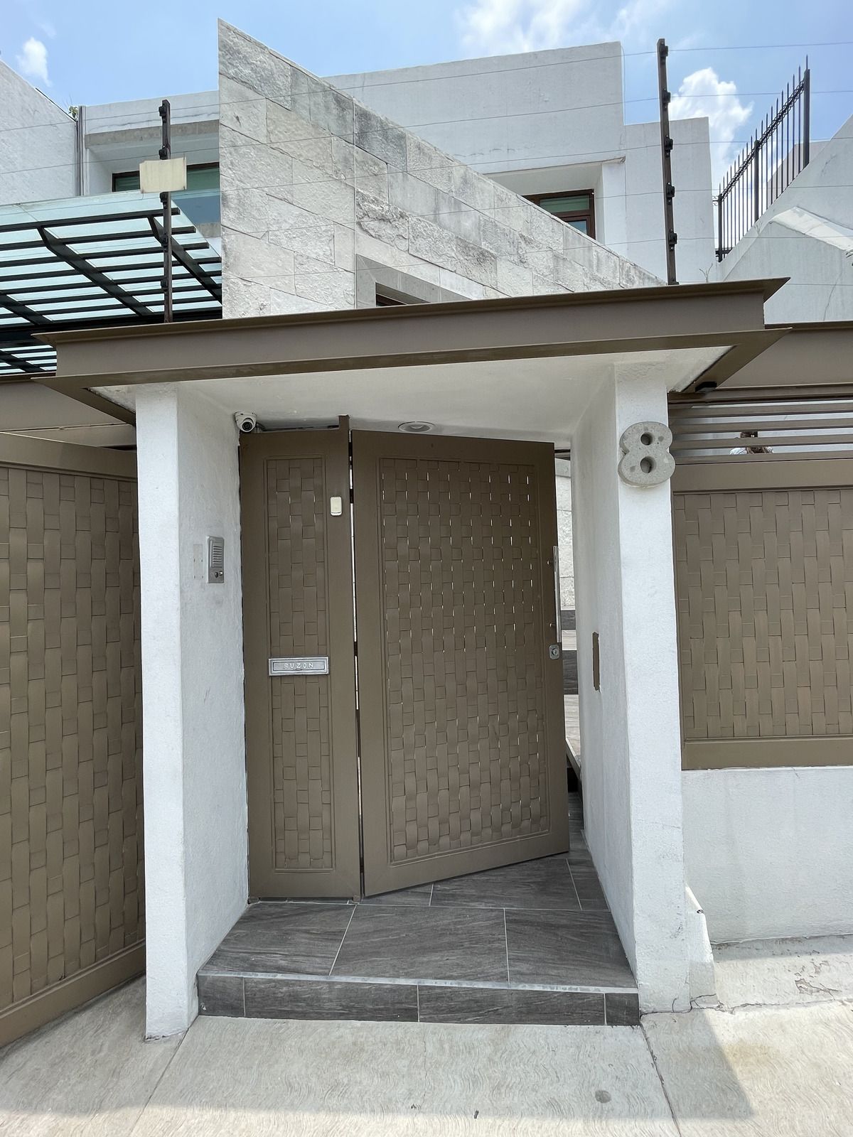 2 de 32: Entrada Peatonal