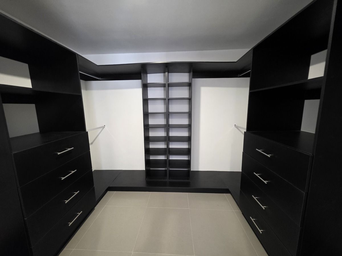 14 de 19: Vestidor master suite