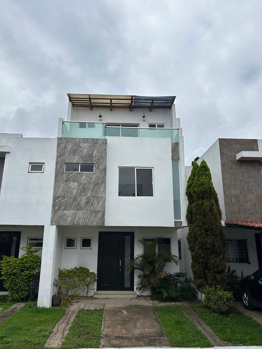 Casa à Venda no Fracionamento la Moraleja, Zapopan, foto 1 de 39