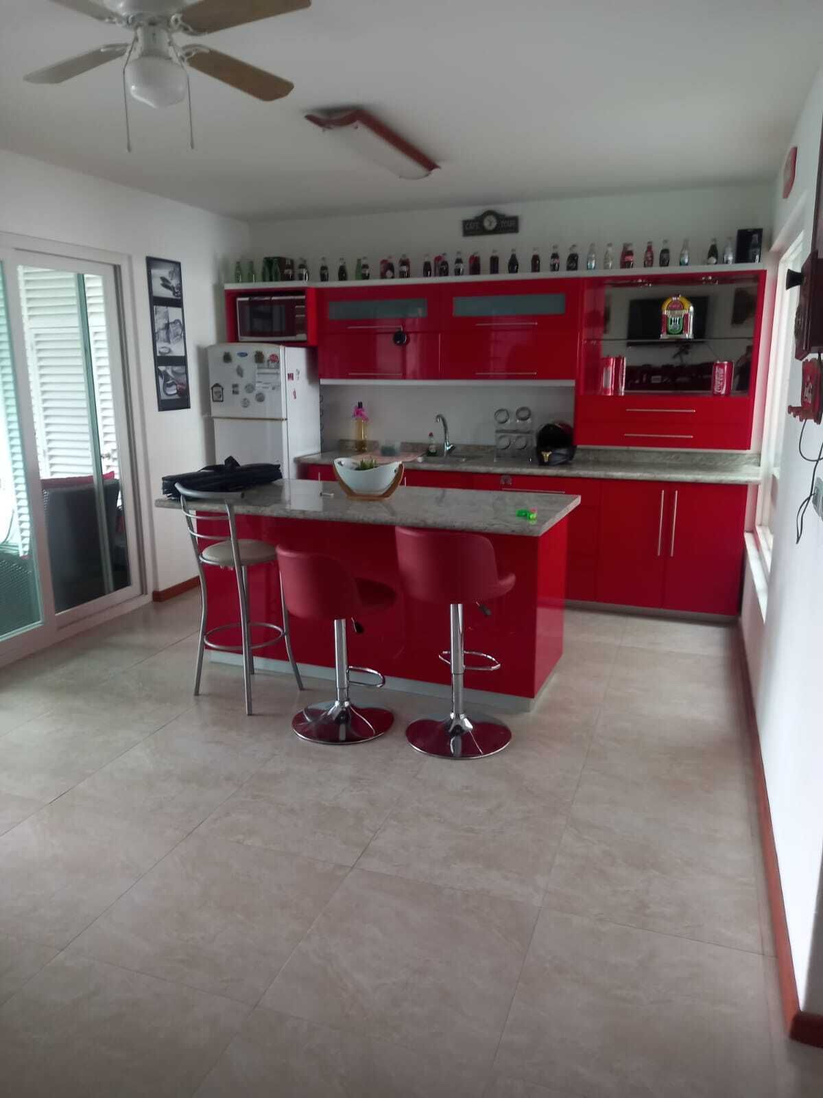 2 de 19: Cocina moderna y equipada
