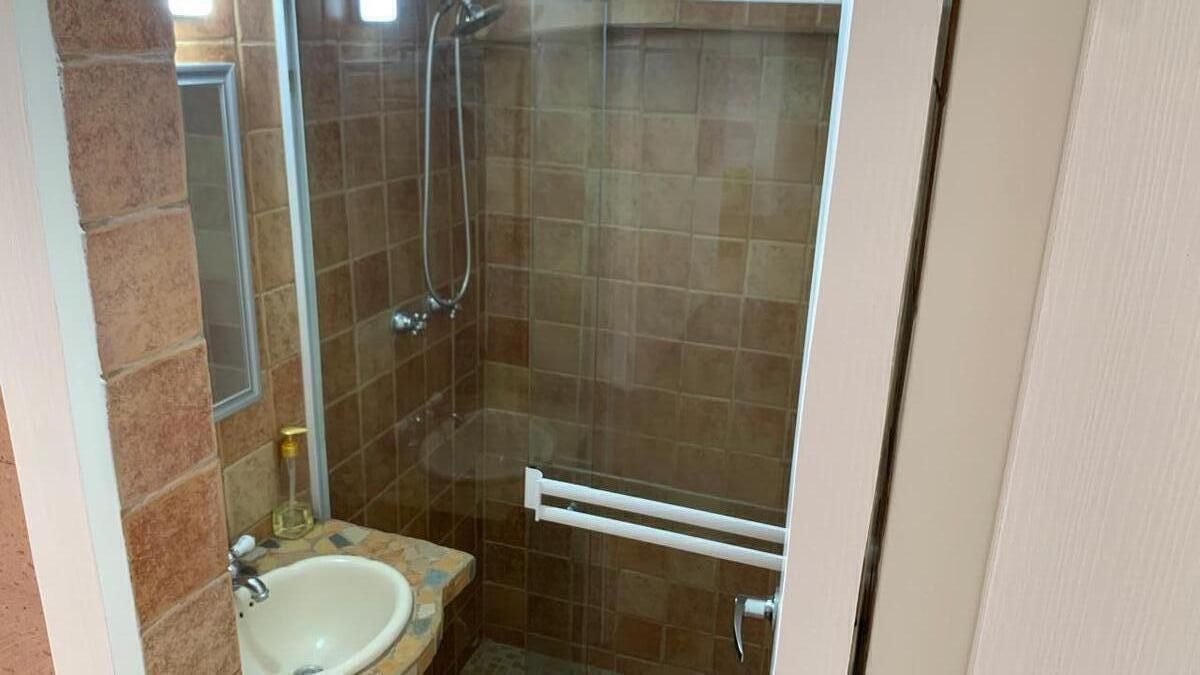 13 of 22: Baño