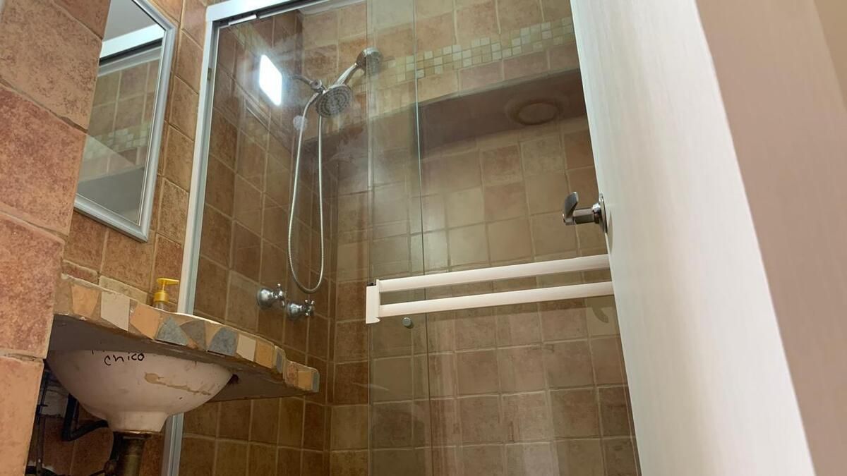 12 of 22: Baño