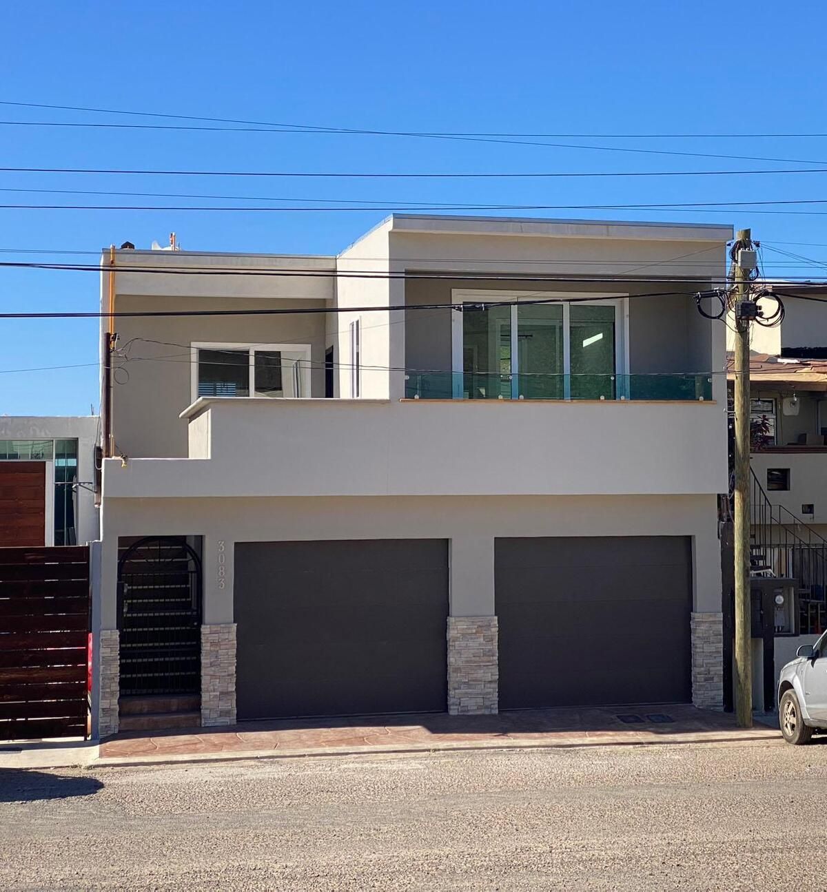 1 of 11: Fachada