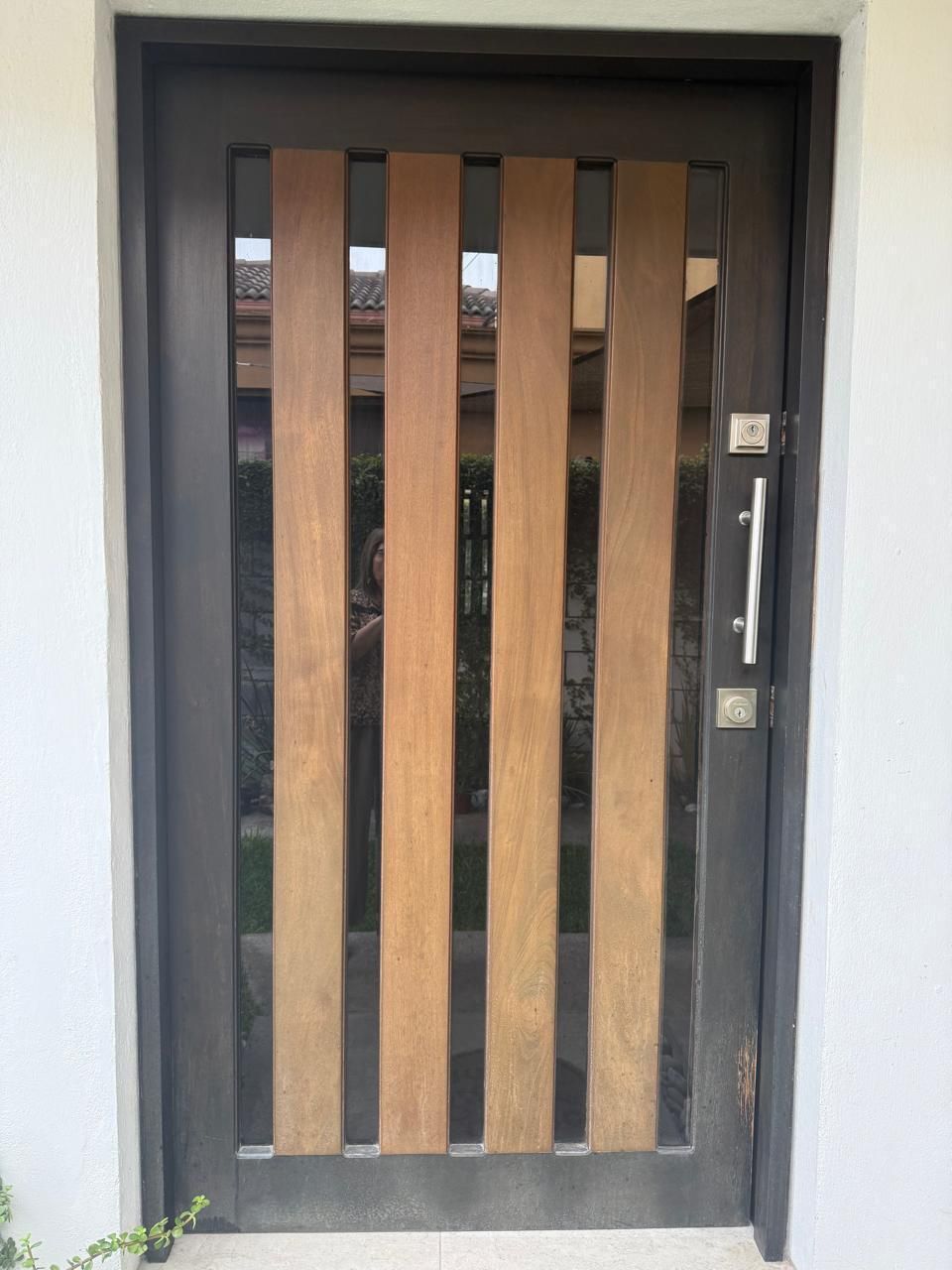2 of 12: Puerta principal