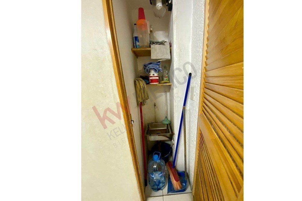 6 de 14: Area para articulos de limpieza oficina en venta