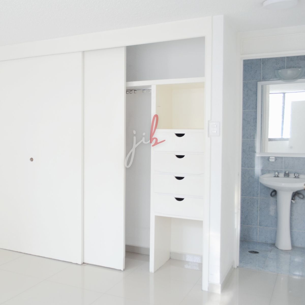 3 de 14: Closet y baño segunda habitación