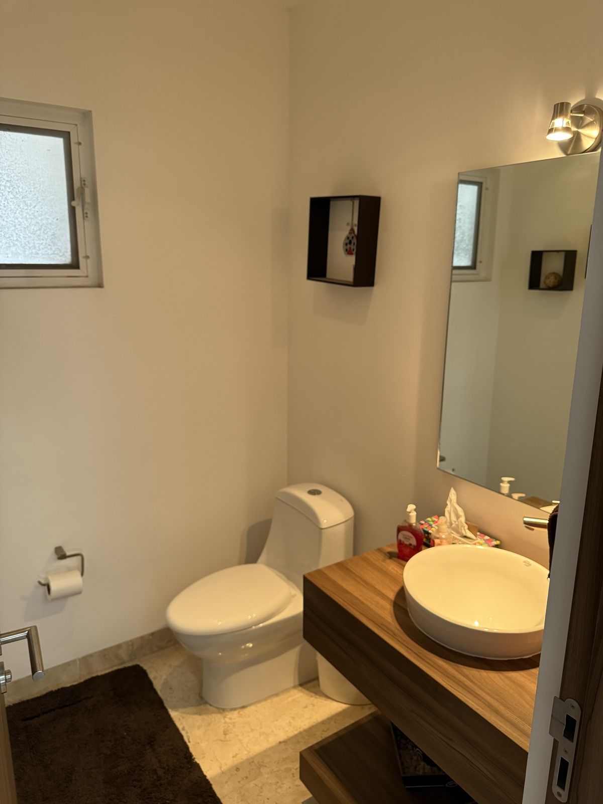 11 de 31: Baño visitas