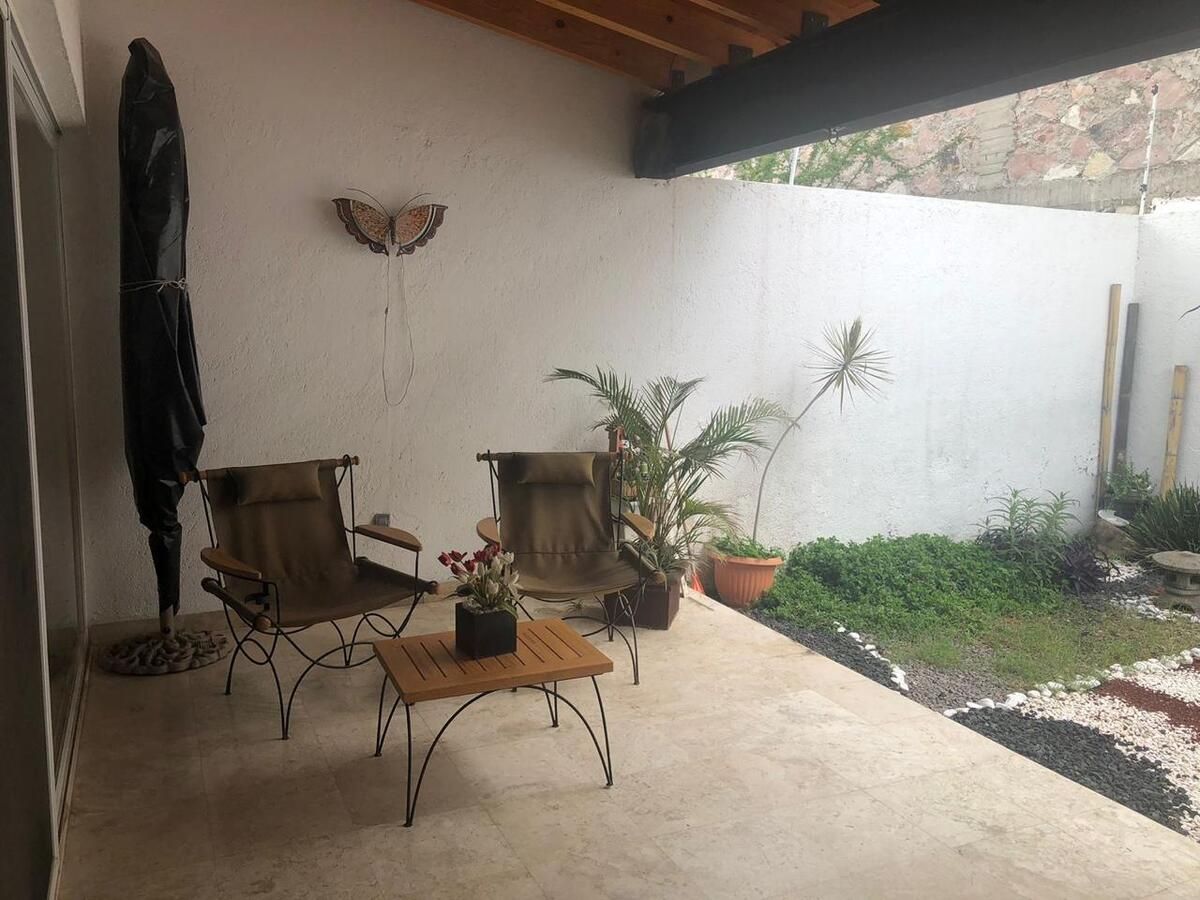28 de 31: Terraza y jardín