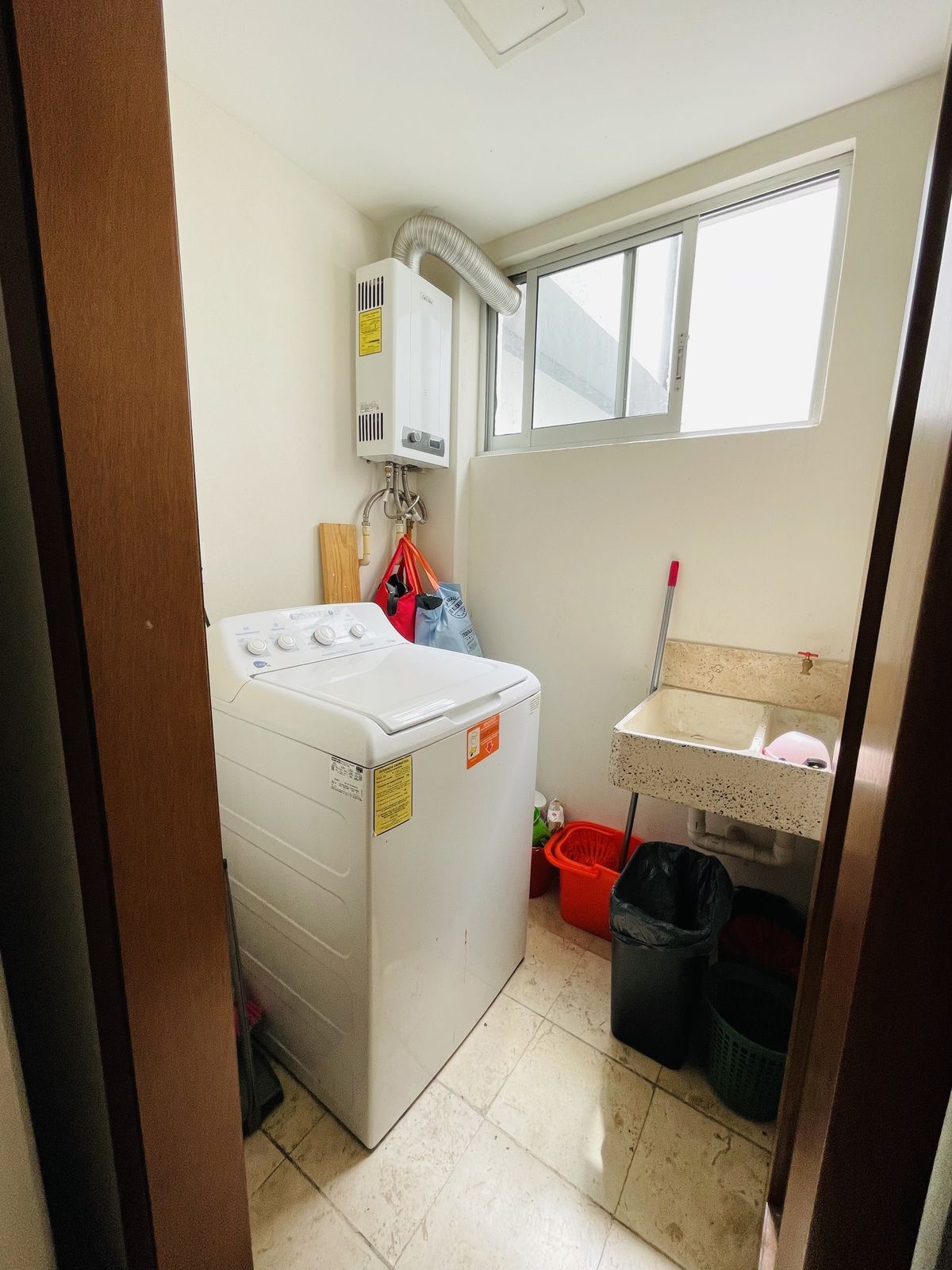 5 de 28: Cuarto de servicio