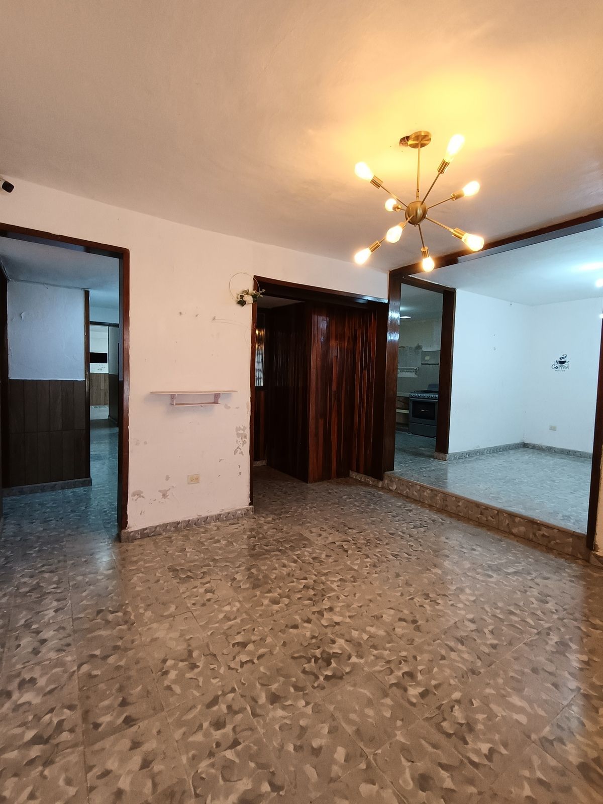 2 of 25: Sala