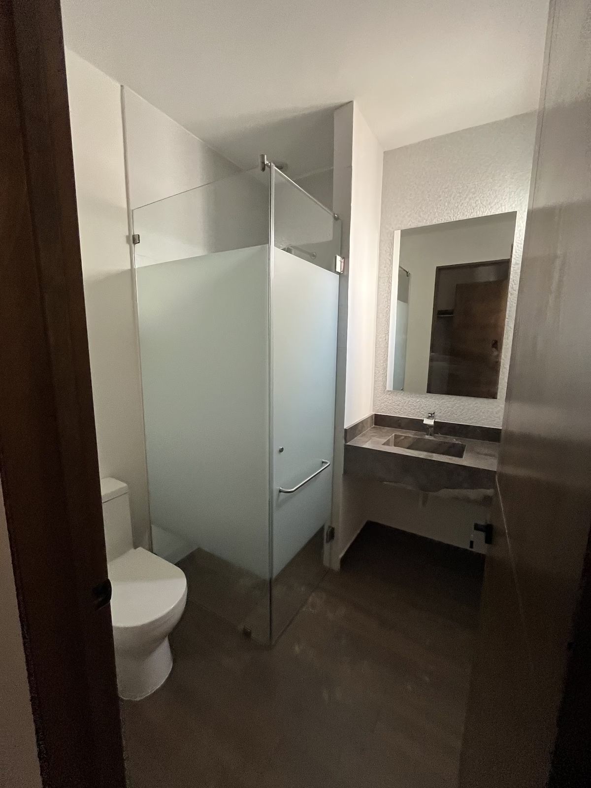 16 de 32: Baño recámara secundaria 1 2do piso