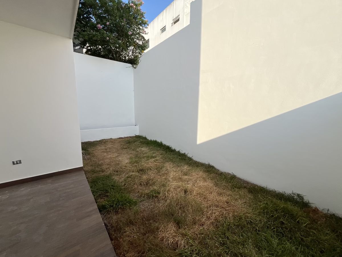 27 de 32: Patio