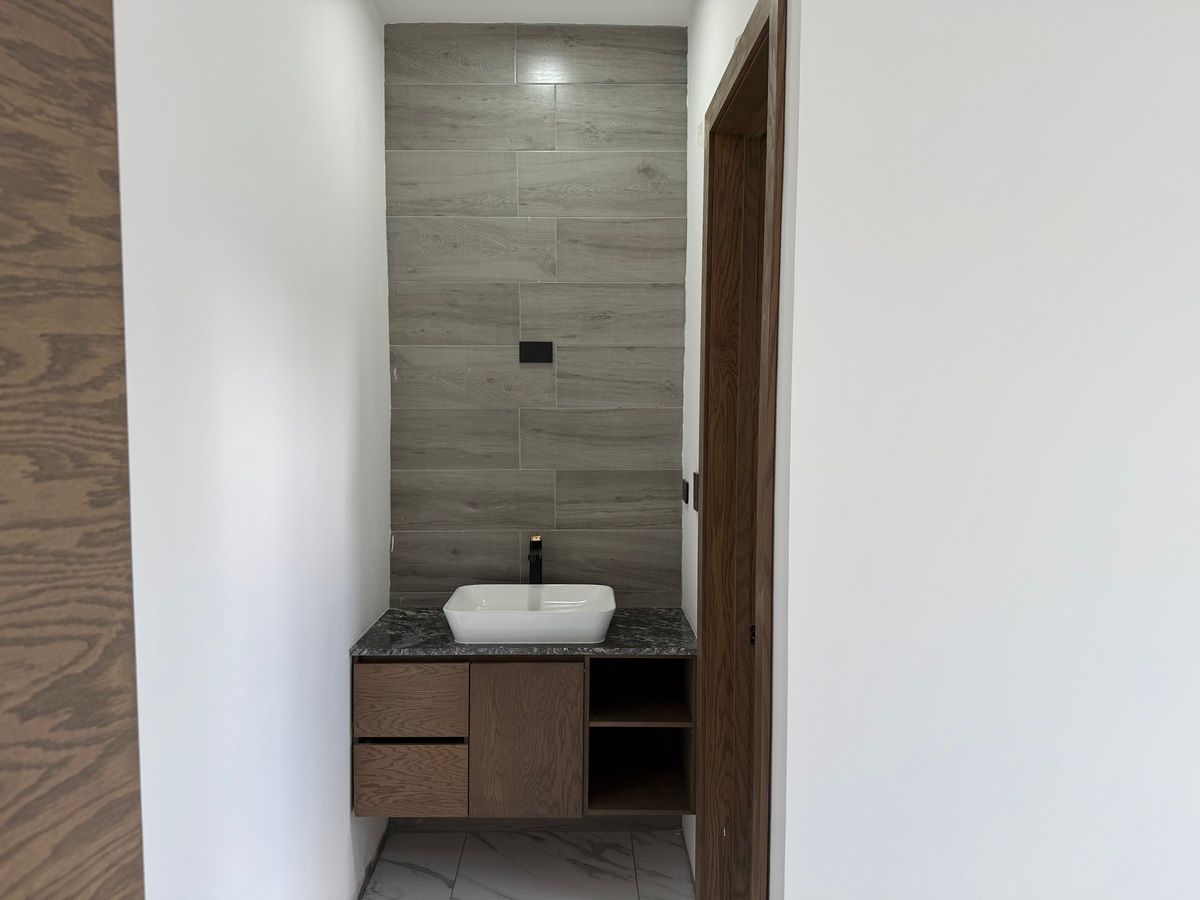 21 de 28: Lavamanos de recamara principañ