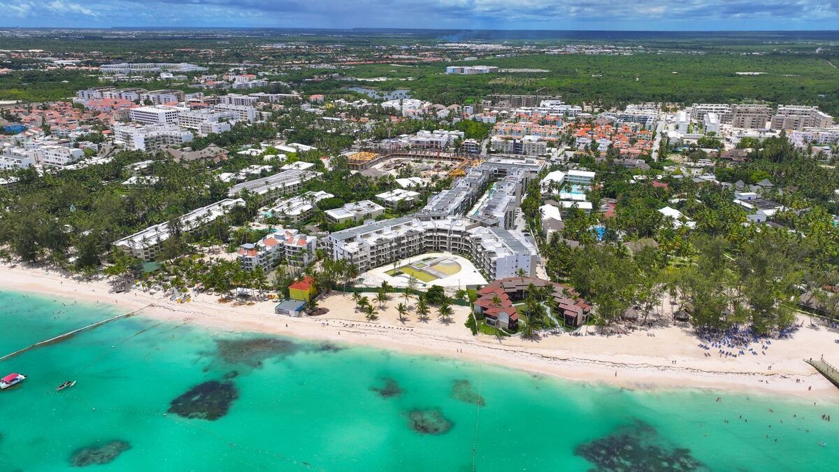 2 de 17: Se vende apartamento pasos de la playa El Cortecito 16