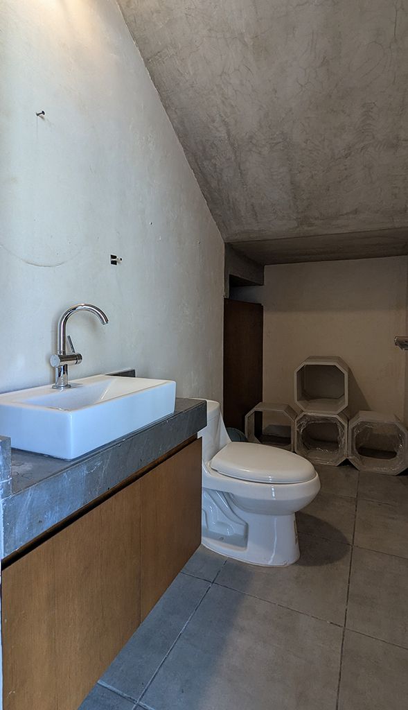 4 de 12: Medio Baño