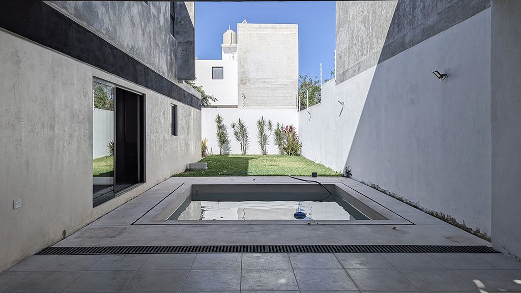 10 de 12: Terraza y Alberca