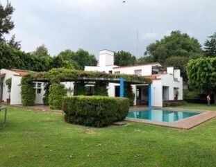 Residencia de 6 recámaras y gran Jardín - foto 2