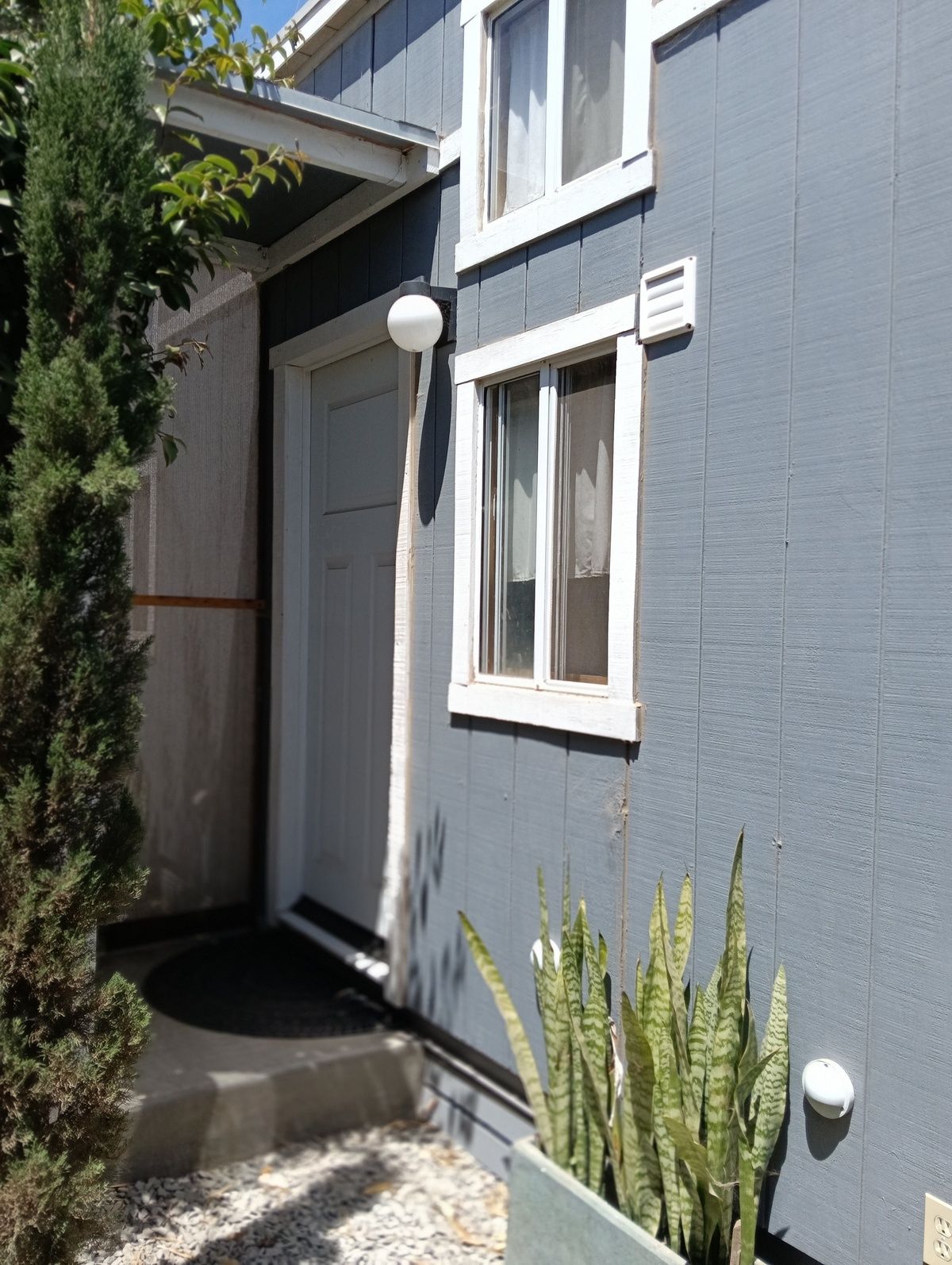 1 of 31: Fachada tiny house