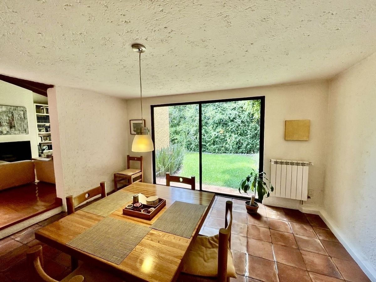 3 de 19: Comedor con salida al lindo jardín