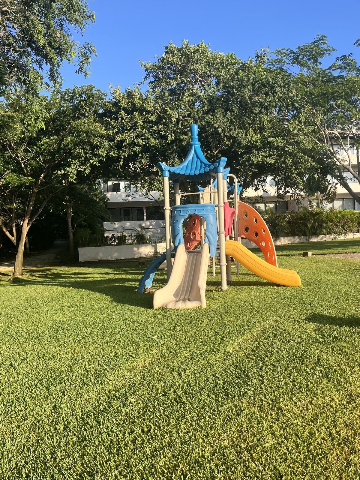 12 of 12: Juegos infantiles