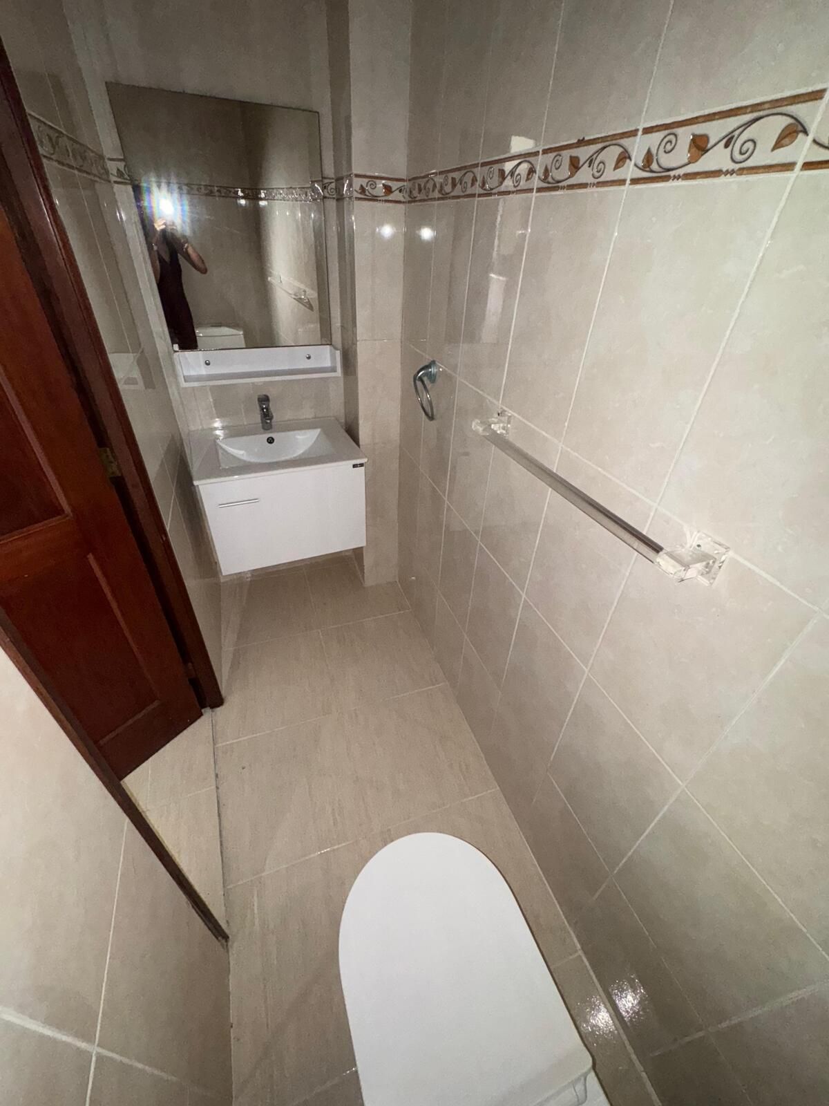 2 de 14: BAñO DE VISITA