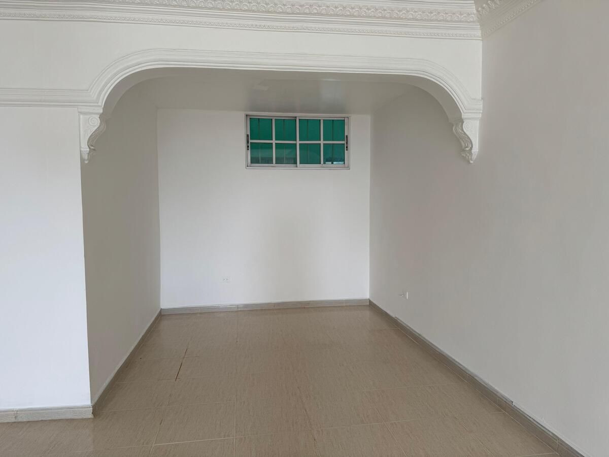 3 de 14: ESPACIO DE ESTAR O FAMILY ANEXADO A LA SALA