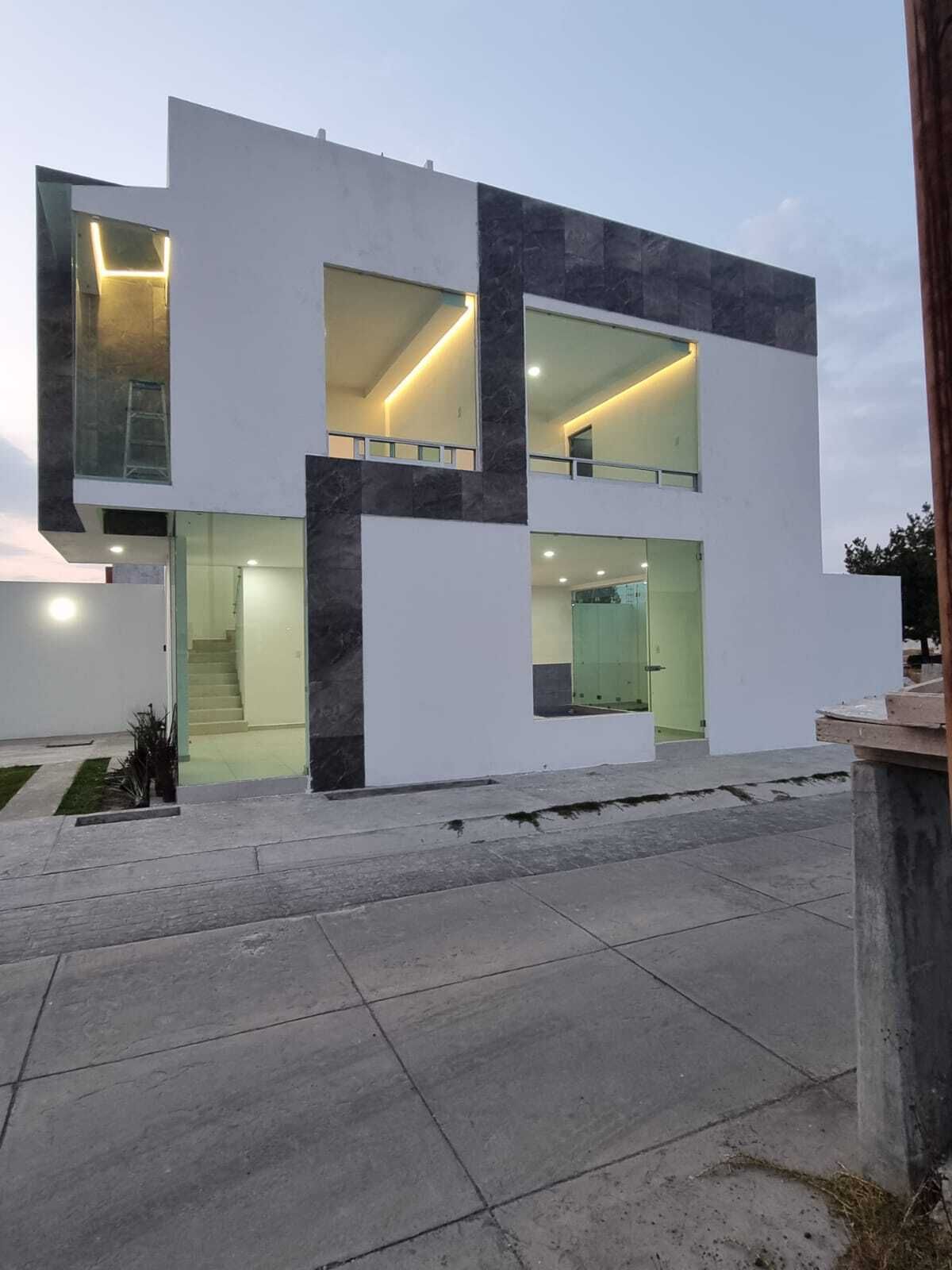 1 of 14: LATERAL DE LA CASA