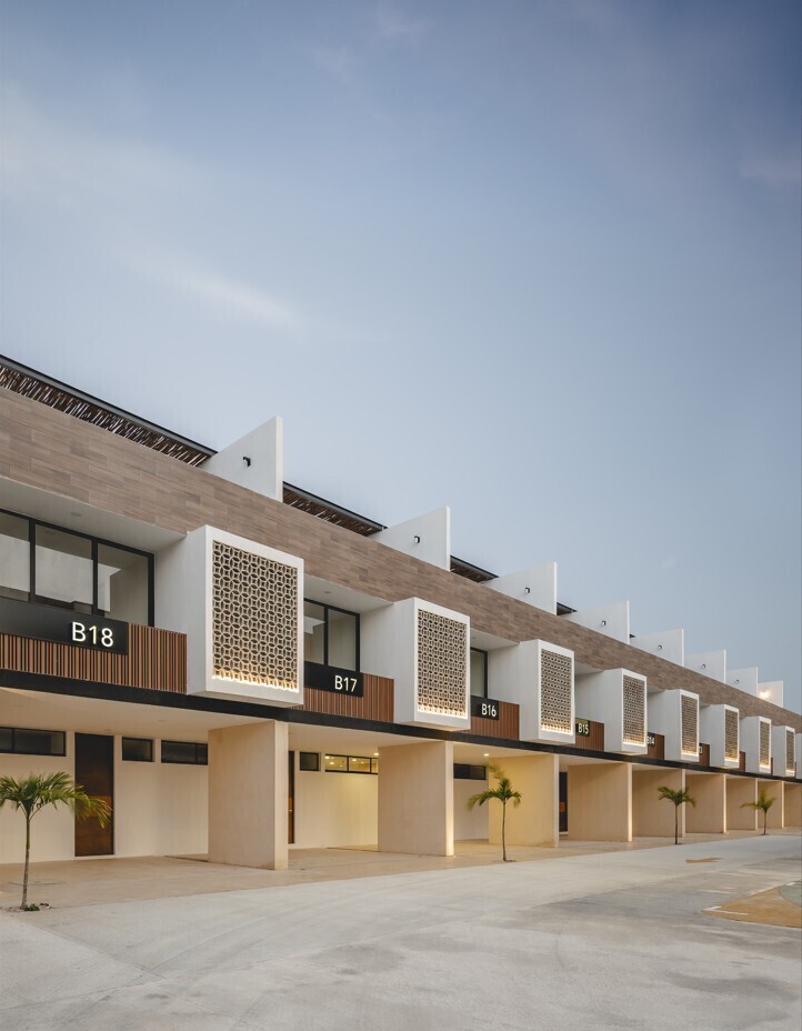 12 of 21: Fachada Interior