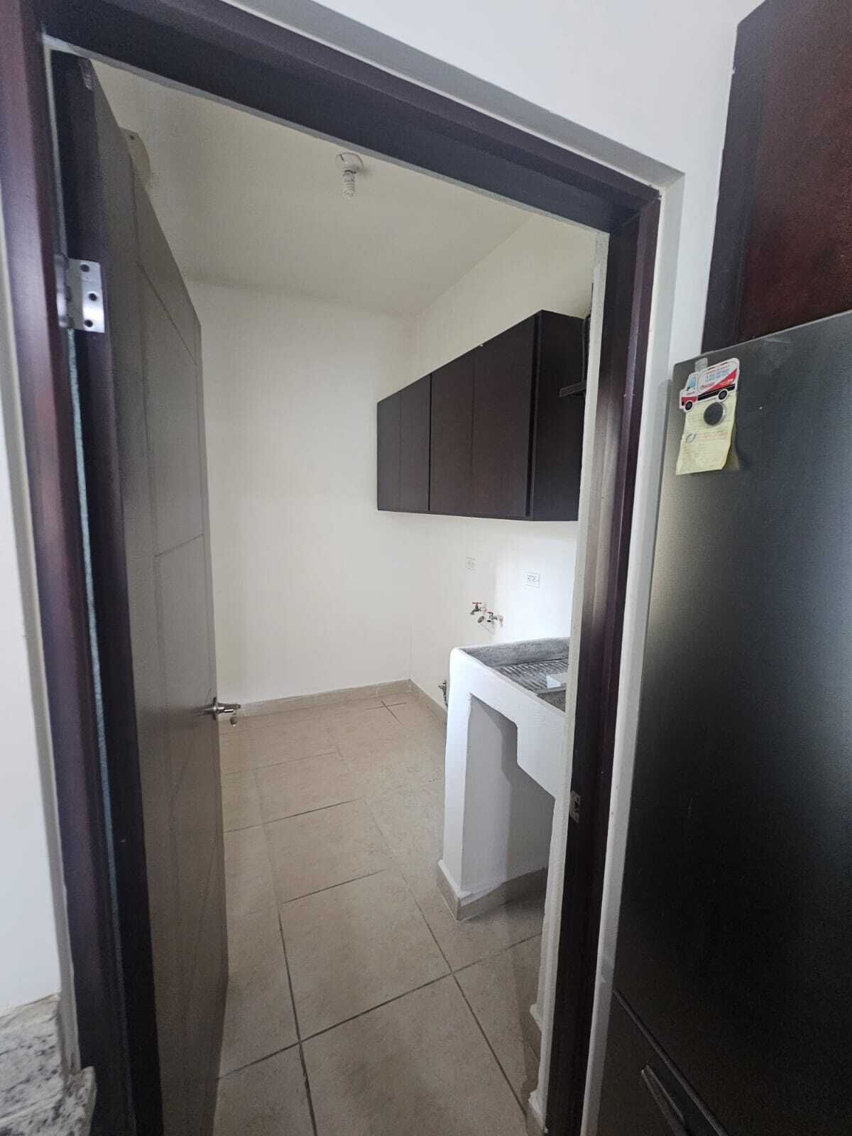 4 de 9: cuarto de servicio